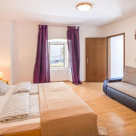 Apartment Polo Vrbnik Kültér fotó