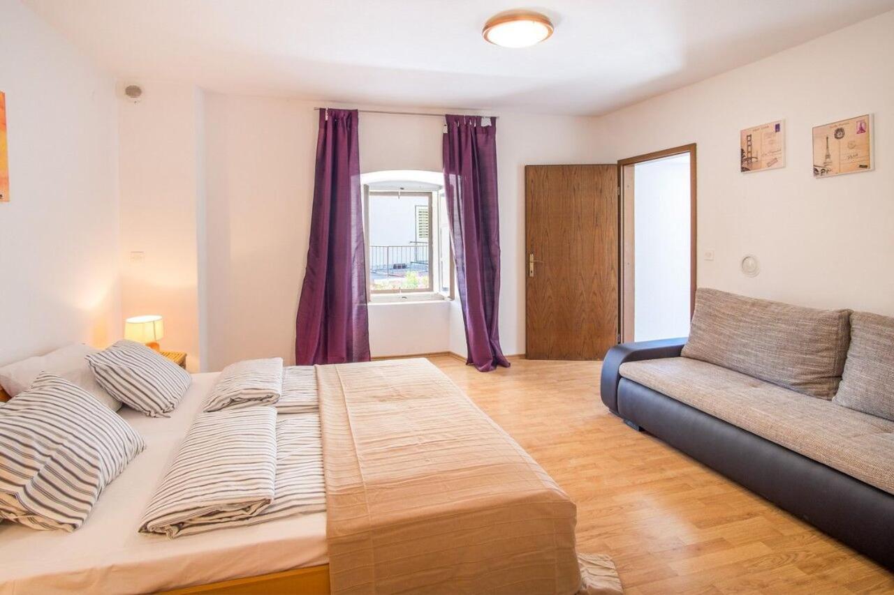 Apartment Polo Vrbnik Kültér fotó